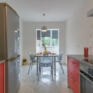 https://colosseum-apartment.in-istria.net